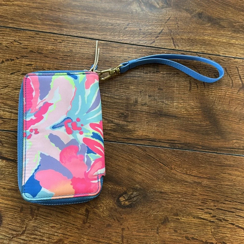 Lilly Pulitzer embrace vibrant